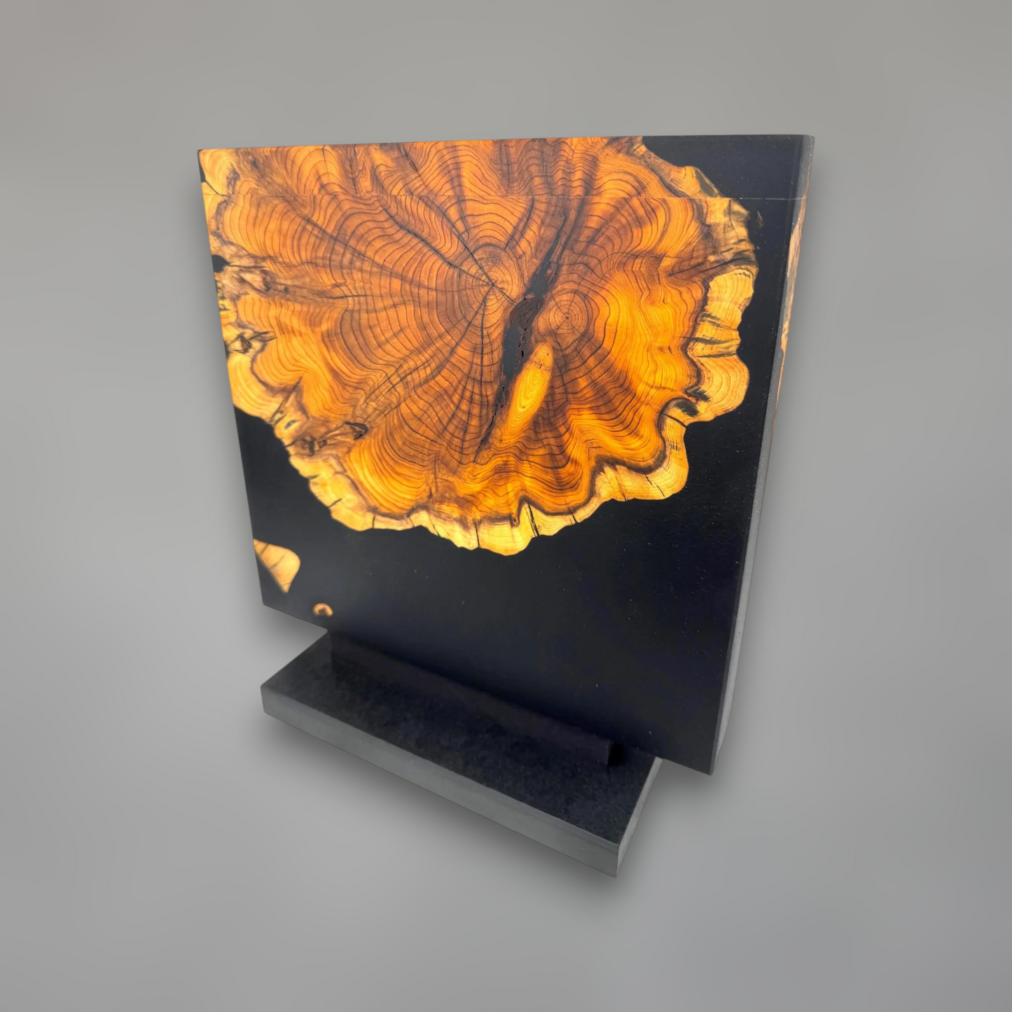 Magnetic knife stand