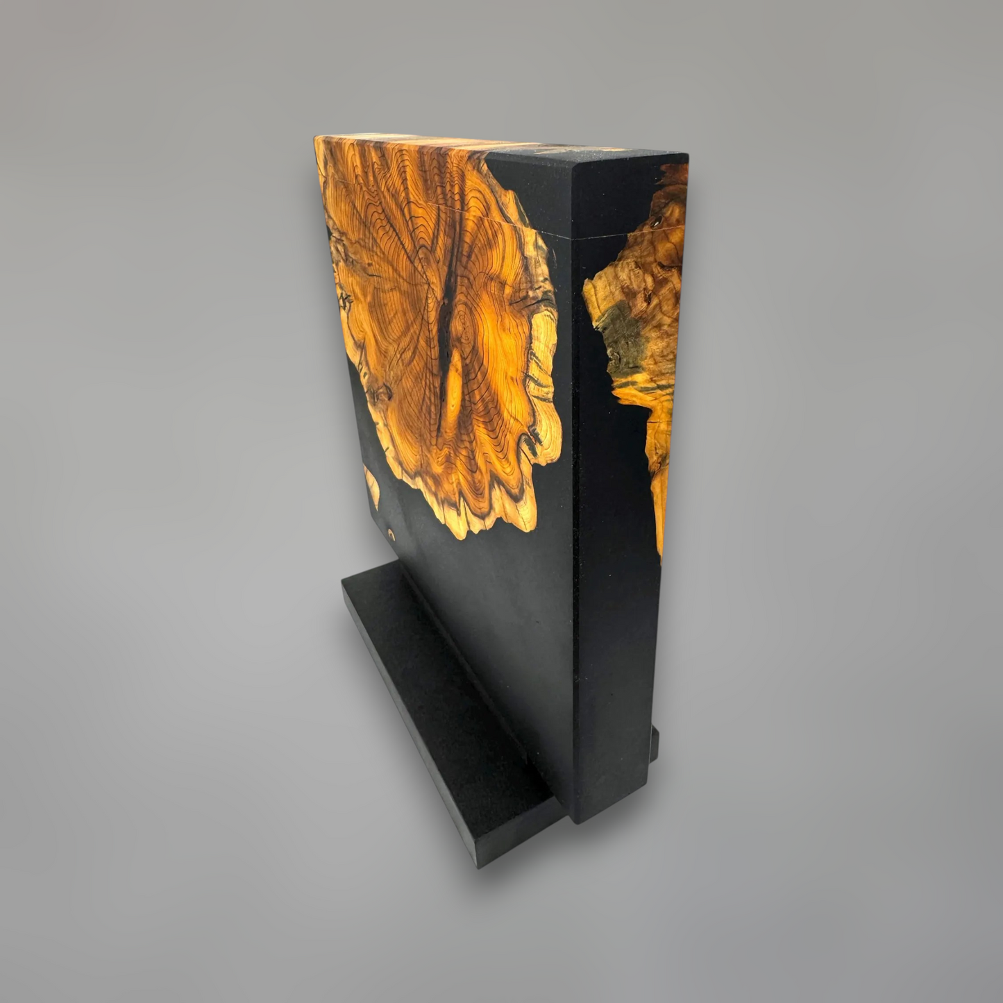 Magnetic knife stand